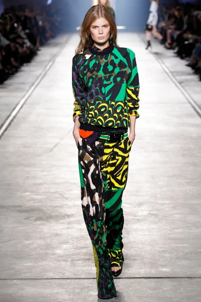 Look 32